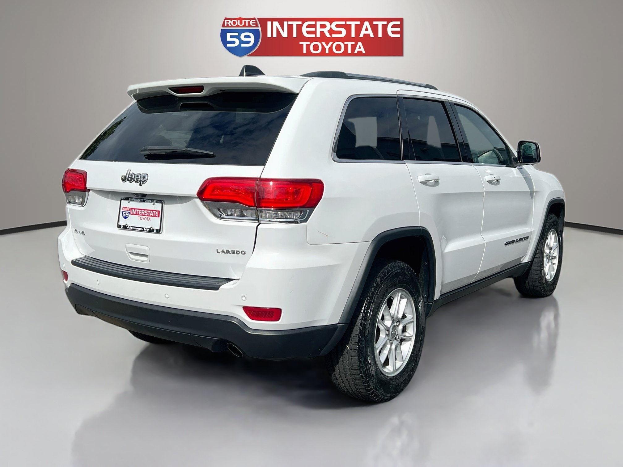 Used 2019 Jeep Grand Cherokee Laredo AWD/4WD image 7