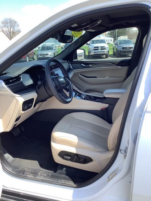 Certified 2023 Jeep Grand Cherokee Limited AWD/4WD image 12