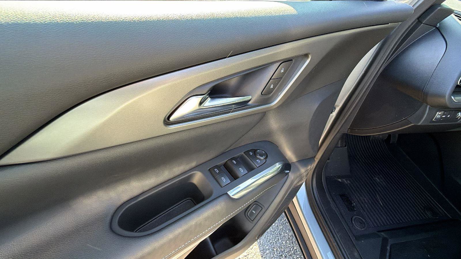 New 2026 Chevrolet Traverse LT FWD image 12