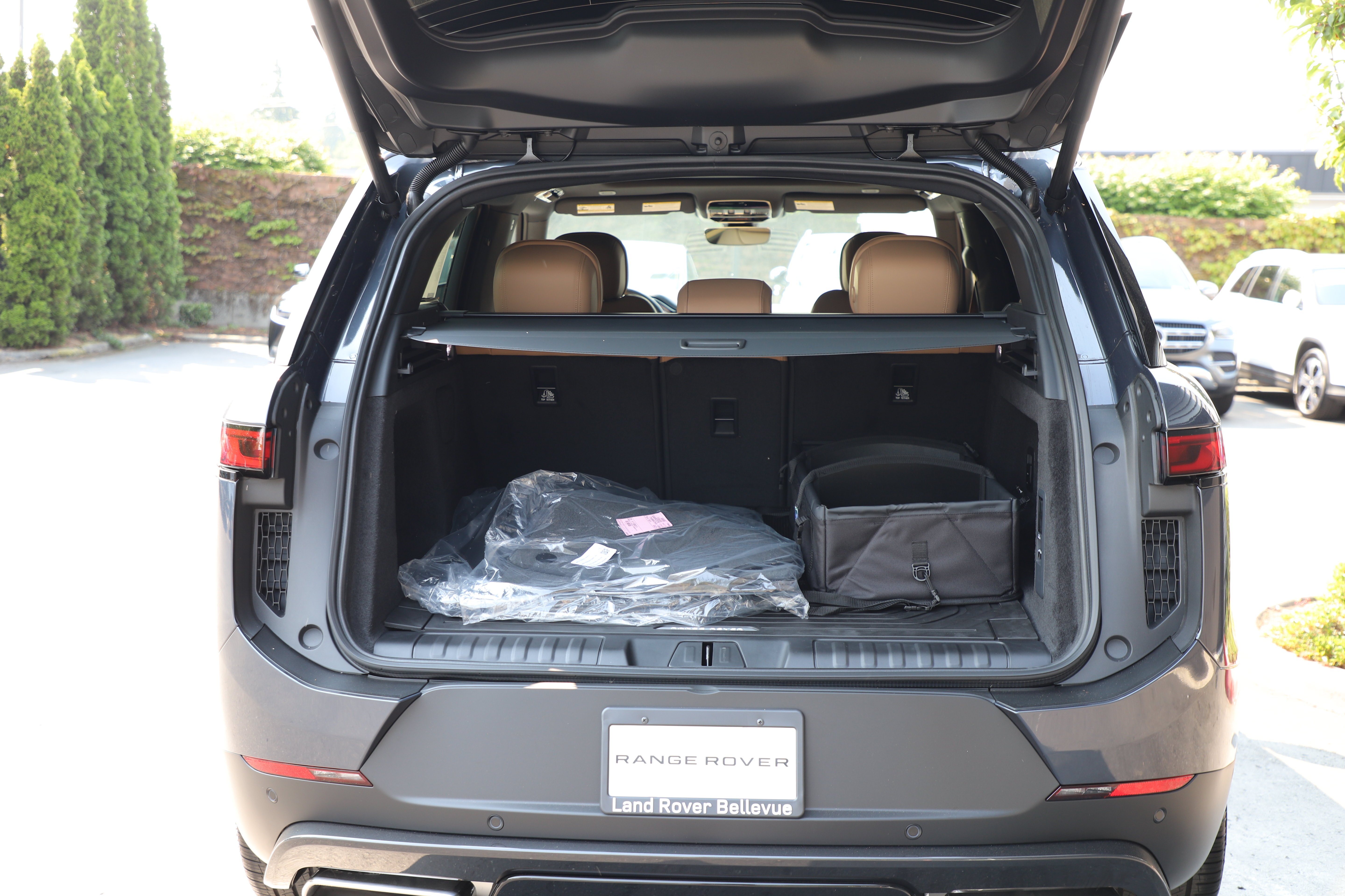 New 2026 Land Rover Range Rover Sport SE AWD/4WD image 13