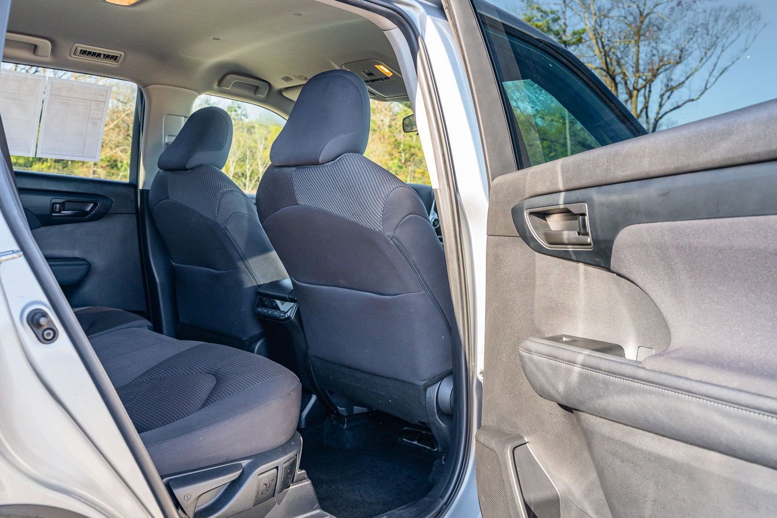 Used 2024 Toyota Highlander LE image 13