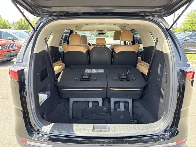 Used 2024 Kia Carnival LX FWD image 12