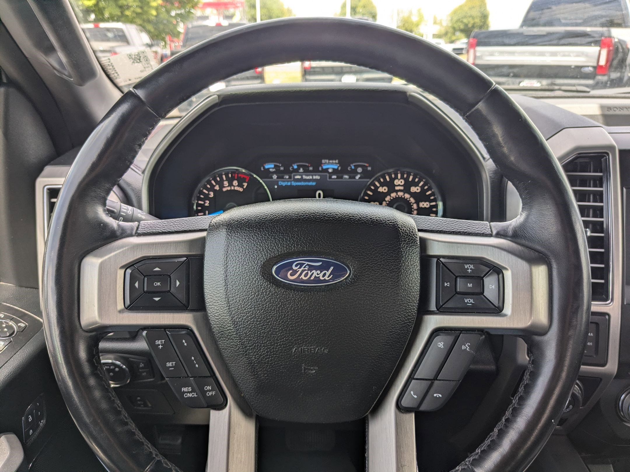 Used 2017 Ford F150 Platinum w/ Equipment Group 701A Luxury AWD/4WD image 19