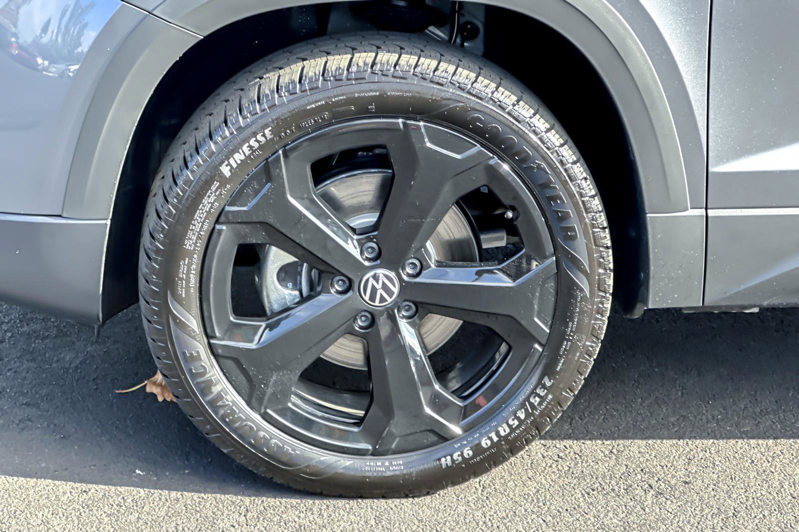 New 2026 Volkswagen Taos SEL image 25