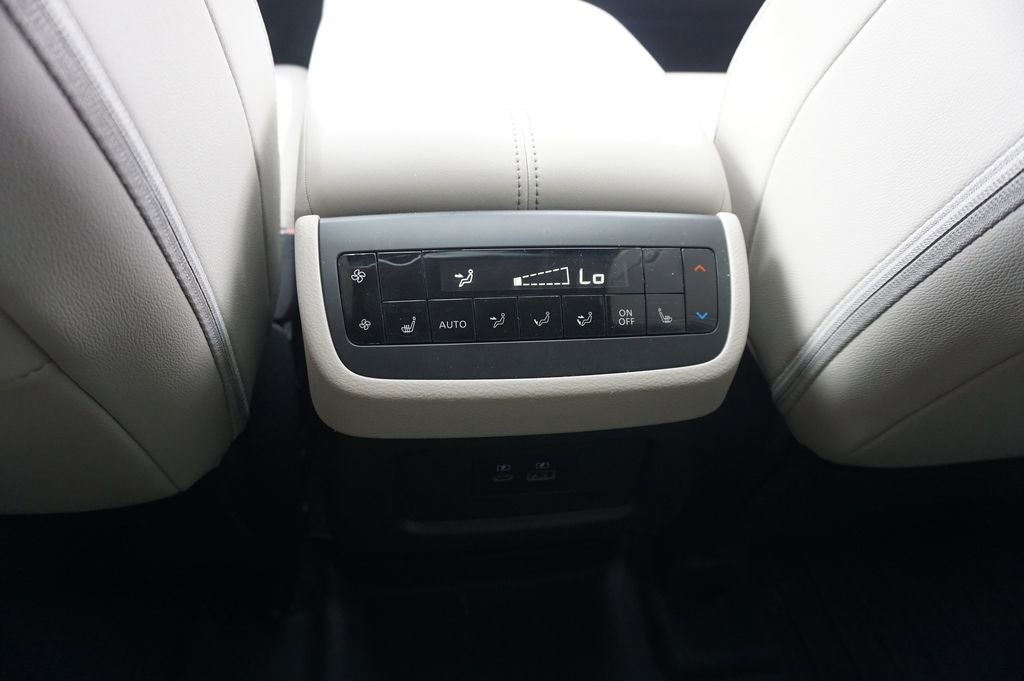 Used 2023 Nissan Pathfinder SL w/ SL Premium Package FWD image 15