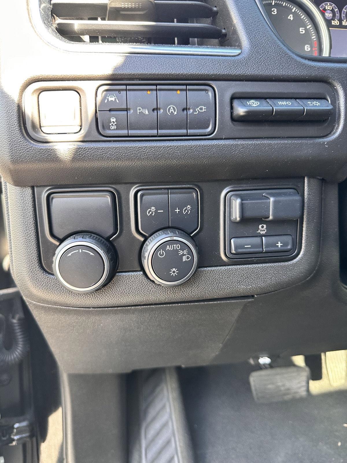 Used 2021 Chevrolet Suburban Premier w/ Premium Package image 32