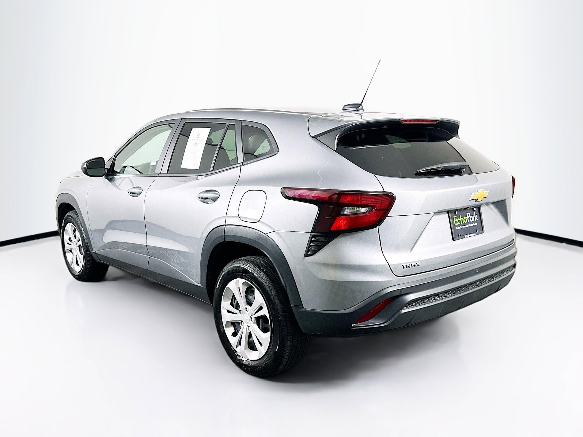 Used 2024 Chevrolet Trax LS w/ Driver Confidence Package FWD image 5