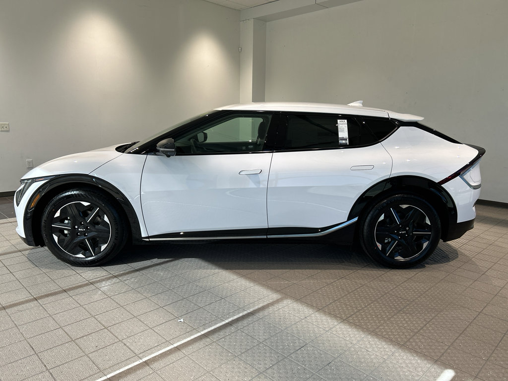 New 2025 Kia EV6 Wind image 2