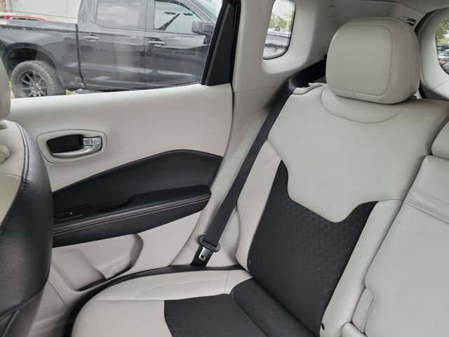 Used 2018 Jeep Compass Latitude w/ Popular Equipment Group FWD image 12