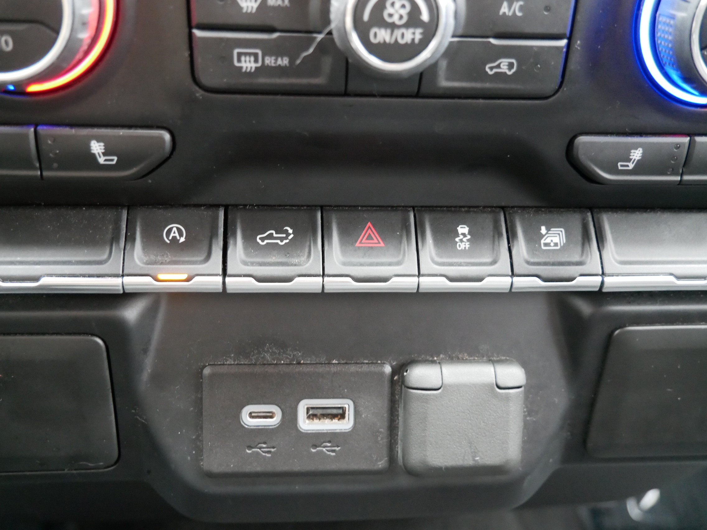 Used 2022 Chevrolet Silverado 1500 LT AWD/4WD image 22