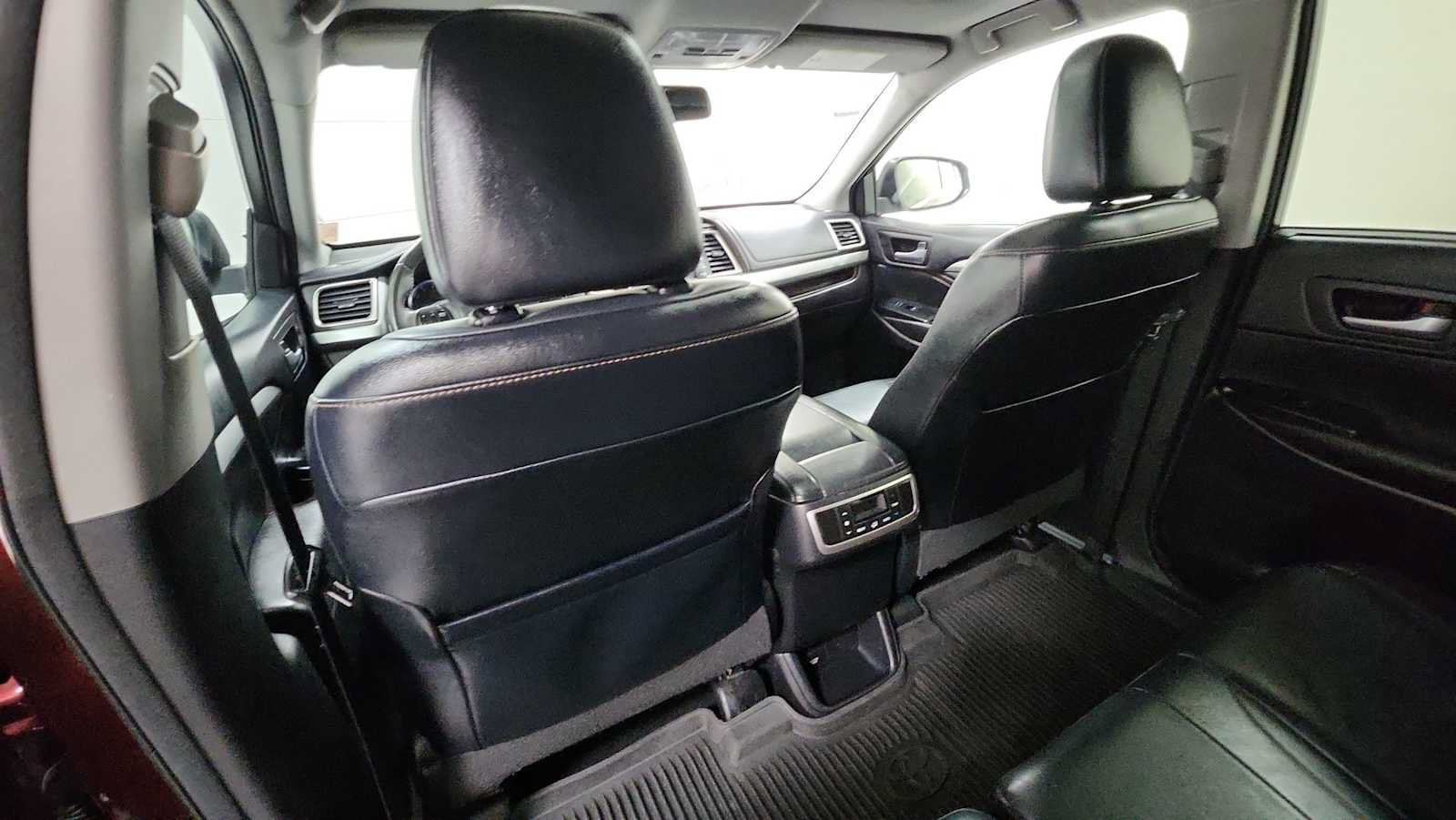 Used 2016 Toyota Highlander XLE AWD/4WD image 27
