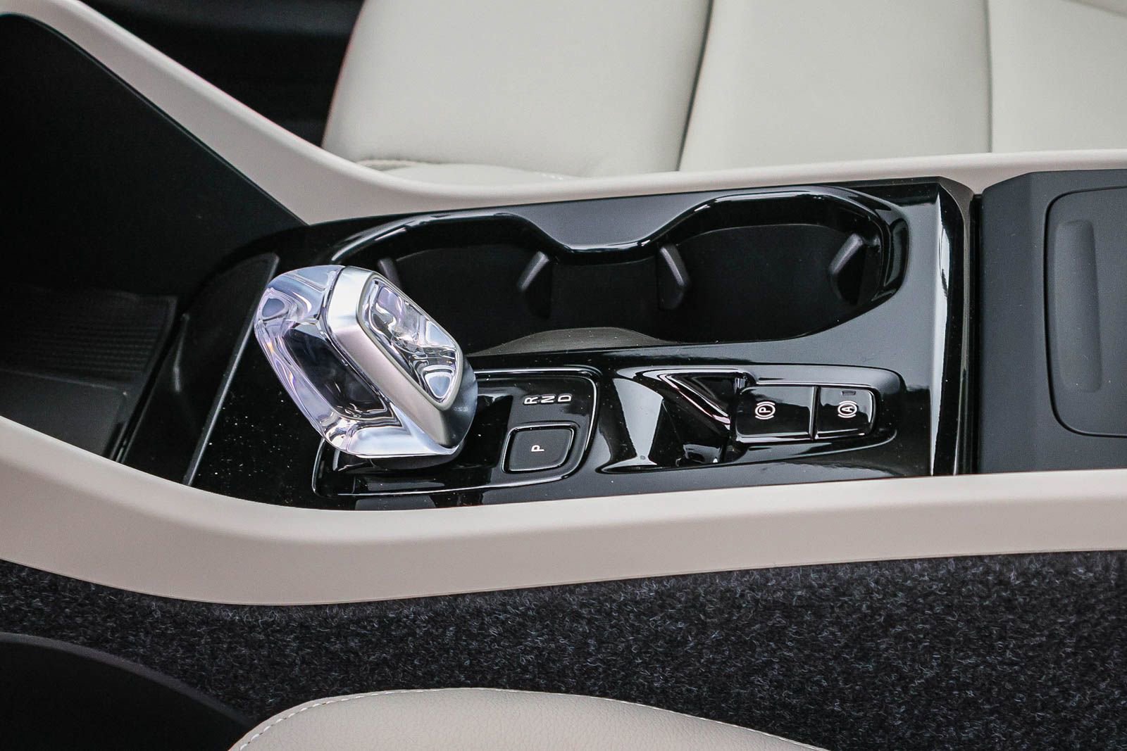 New 2026 Volvo XC40 B5 Plus w/ Protection Package Premier image 29