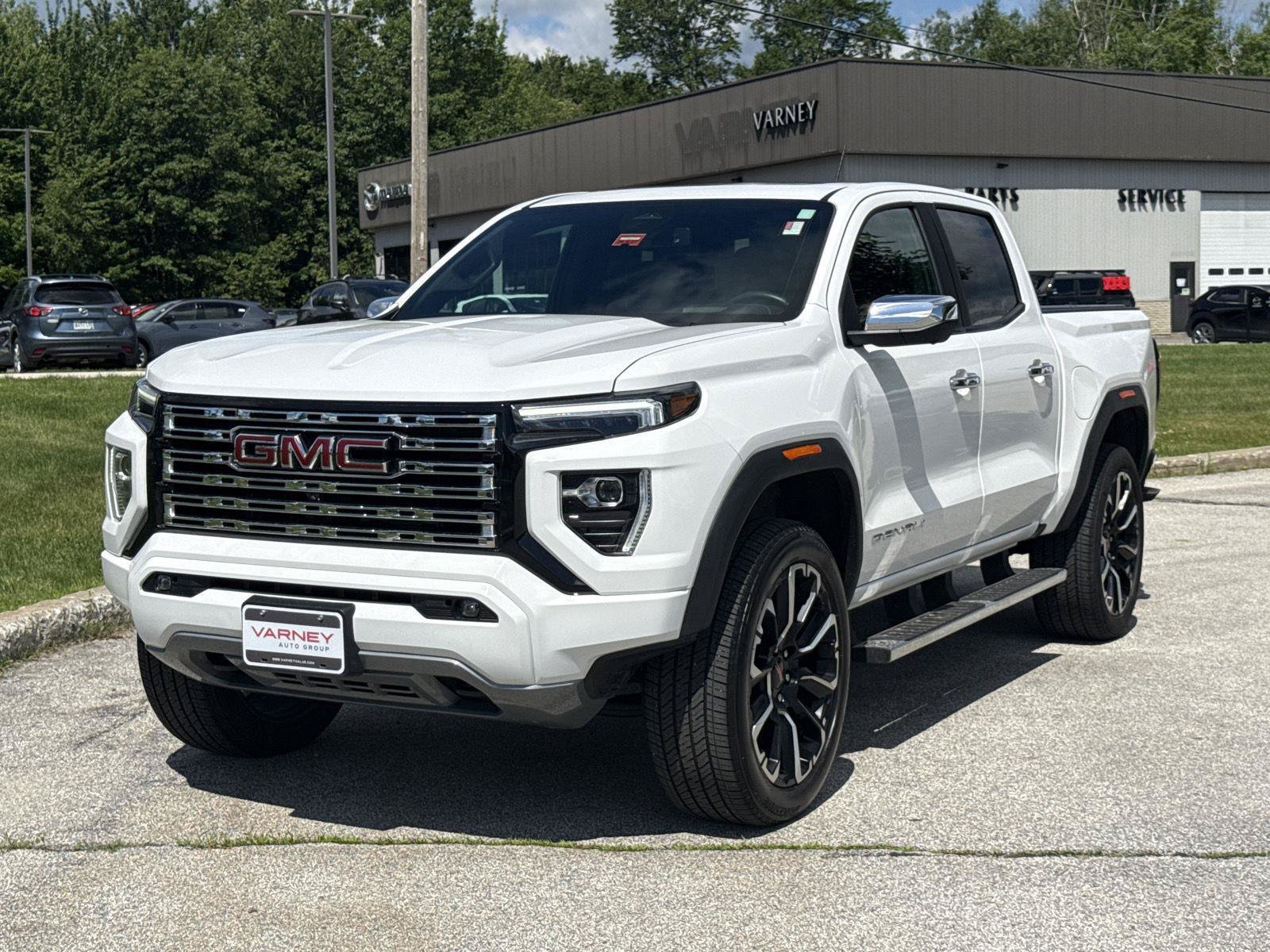 Used 2024 GMC Canyon Denali AWD/4WD image 1