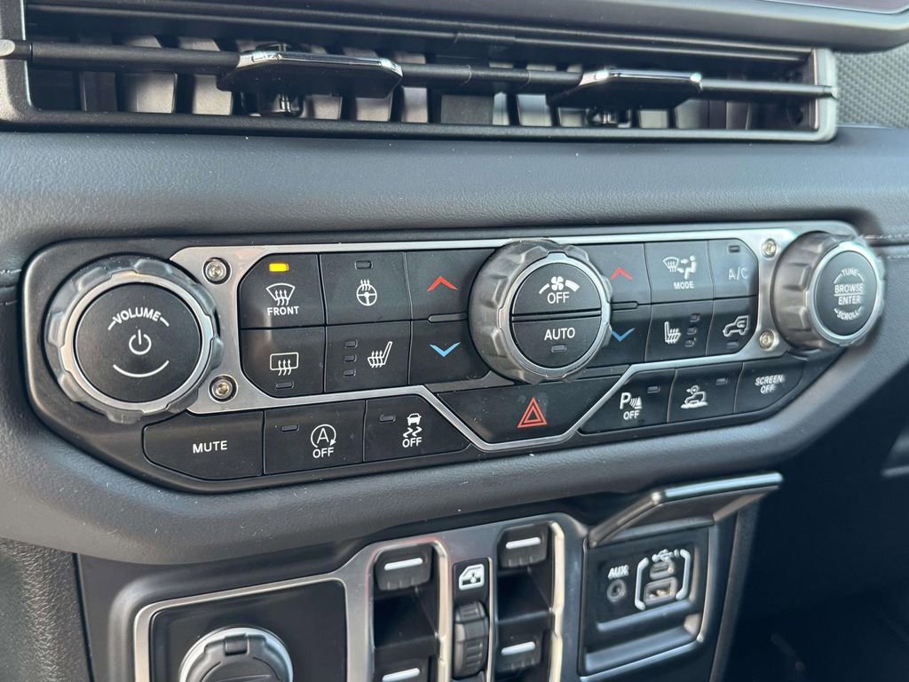 Used 2025 Jeep Wrangler Unlimited Rubicon AWD/4WD image 19