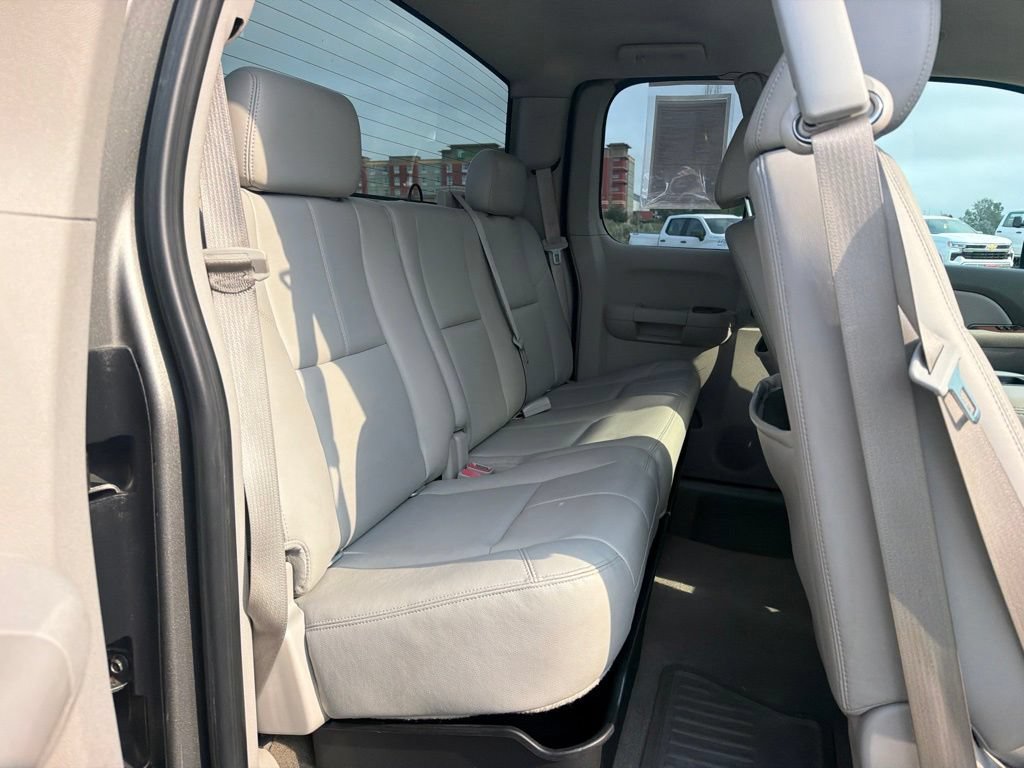 Used 2008 GMC Sierra 3500 SLT w/ EZ-Lift Tailgate Package RWD image 26