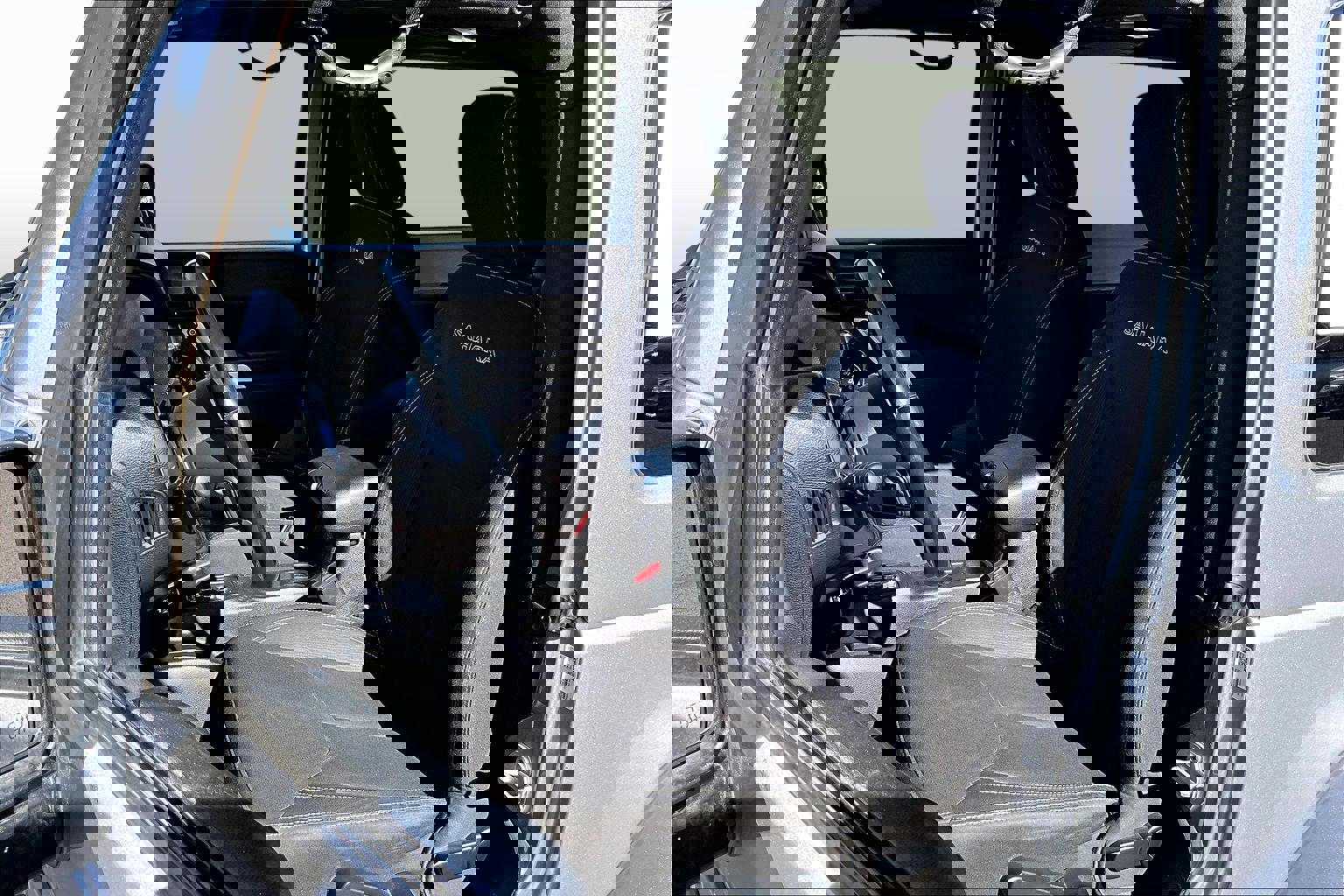 Used 2018 Jeep Wrangler Sahara w/ Connectivity Group image 20