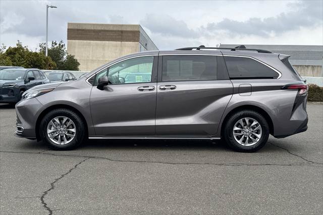 Certified 2022 Toyota Sienna XLE w/ XLE Plus Package FWD image 9
