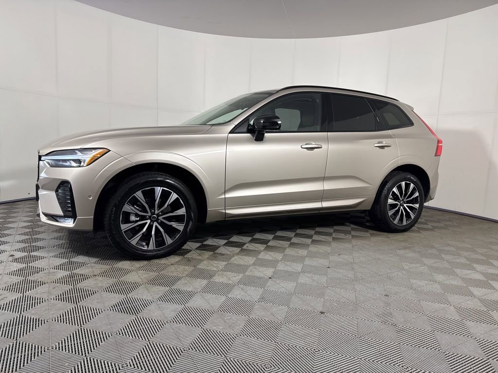 Used 2025 Volvo XC60 B5 Plus image 1