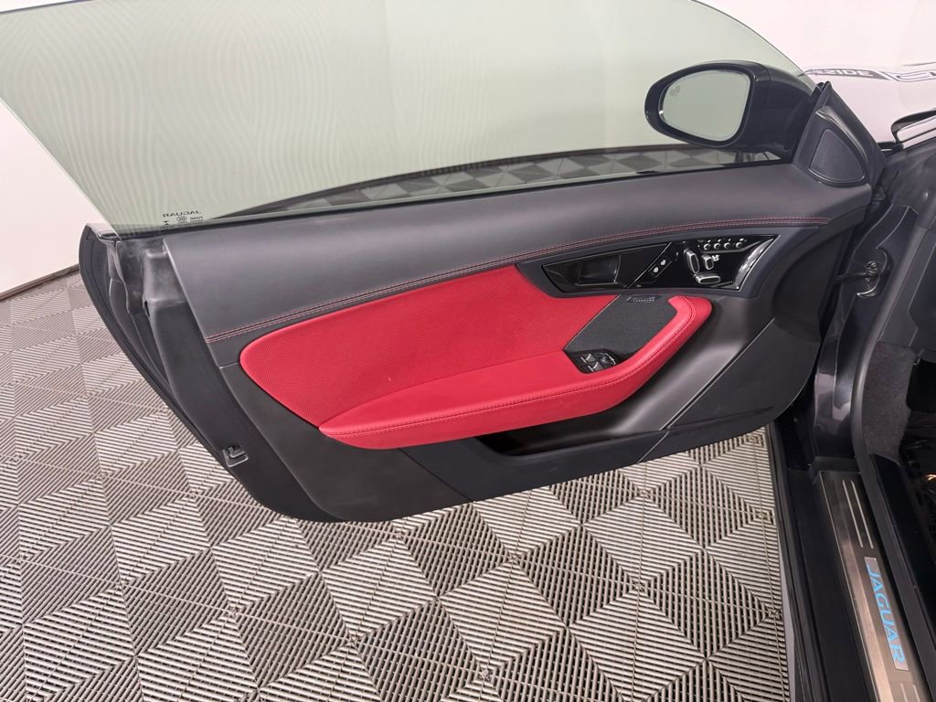 Used 2021 Jaguar F-TYPE R image 15