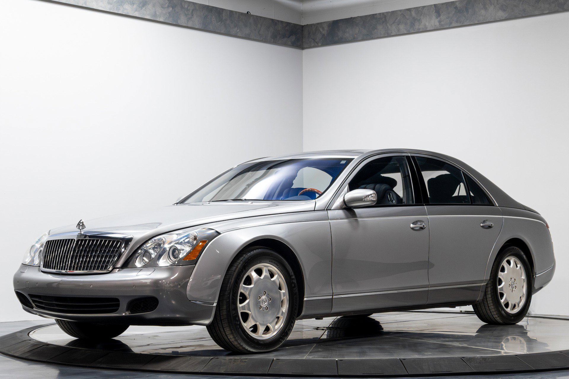 Used 2004 Maybach 57 image 2