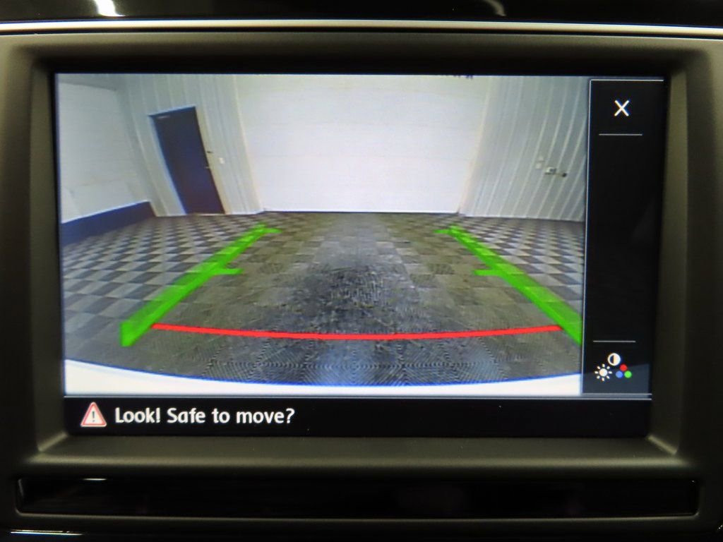 Used 2016 Volkswagen Golf R 4-Door image 14