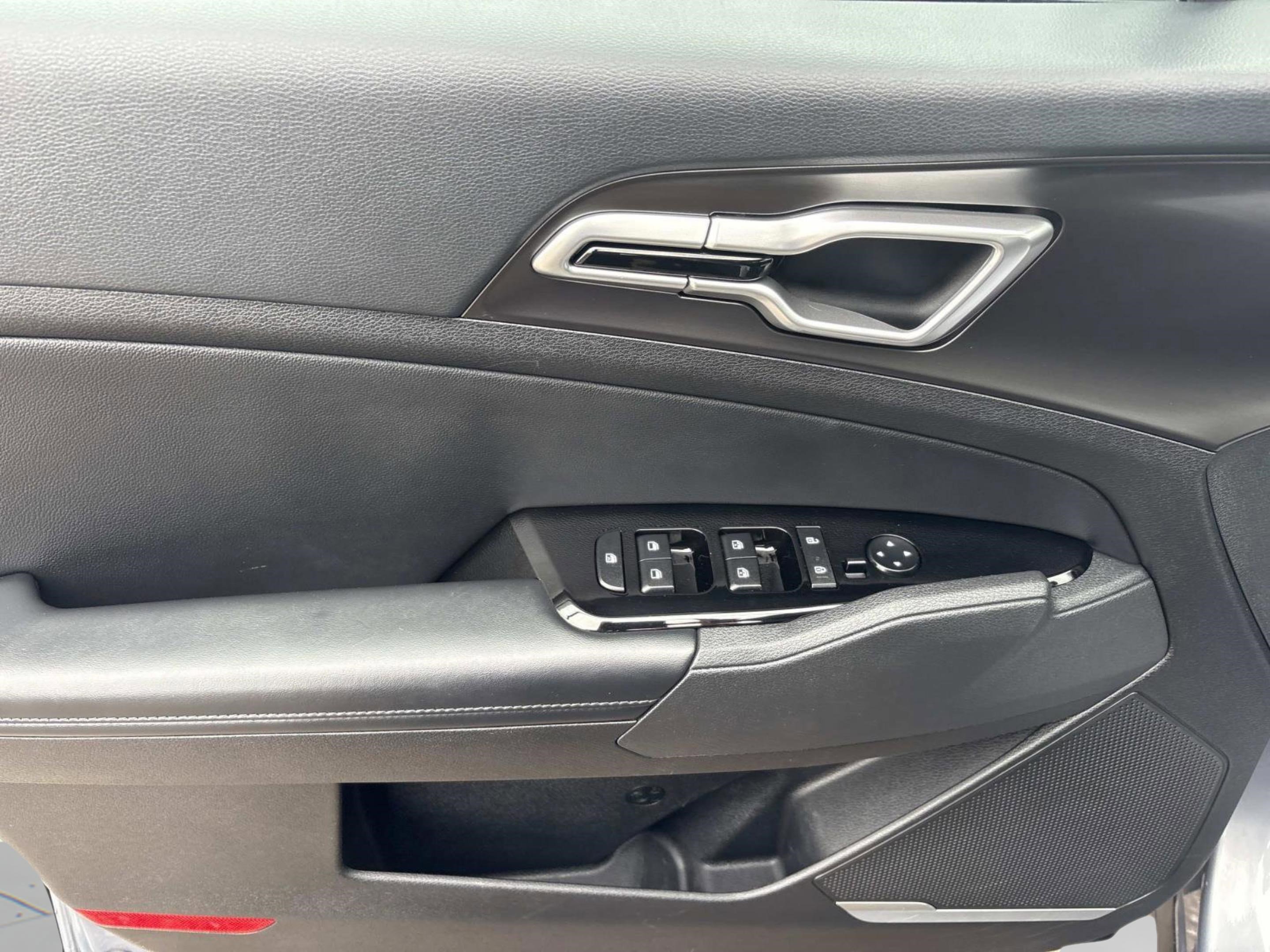 Used 2023 Kia Sportage EX image 23