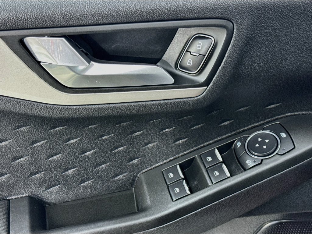 Used 2020 Ford Escape SE AWD/4WD image 18