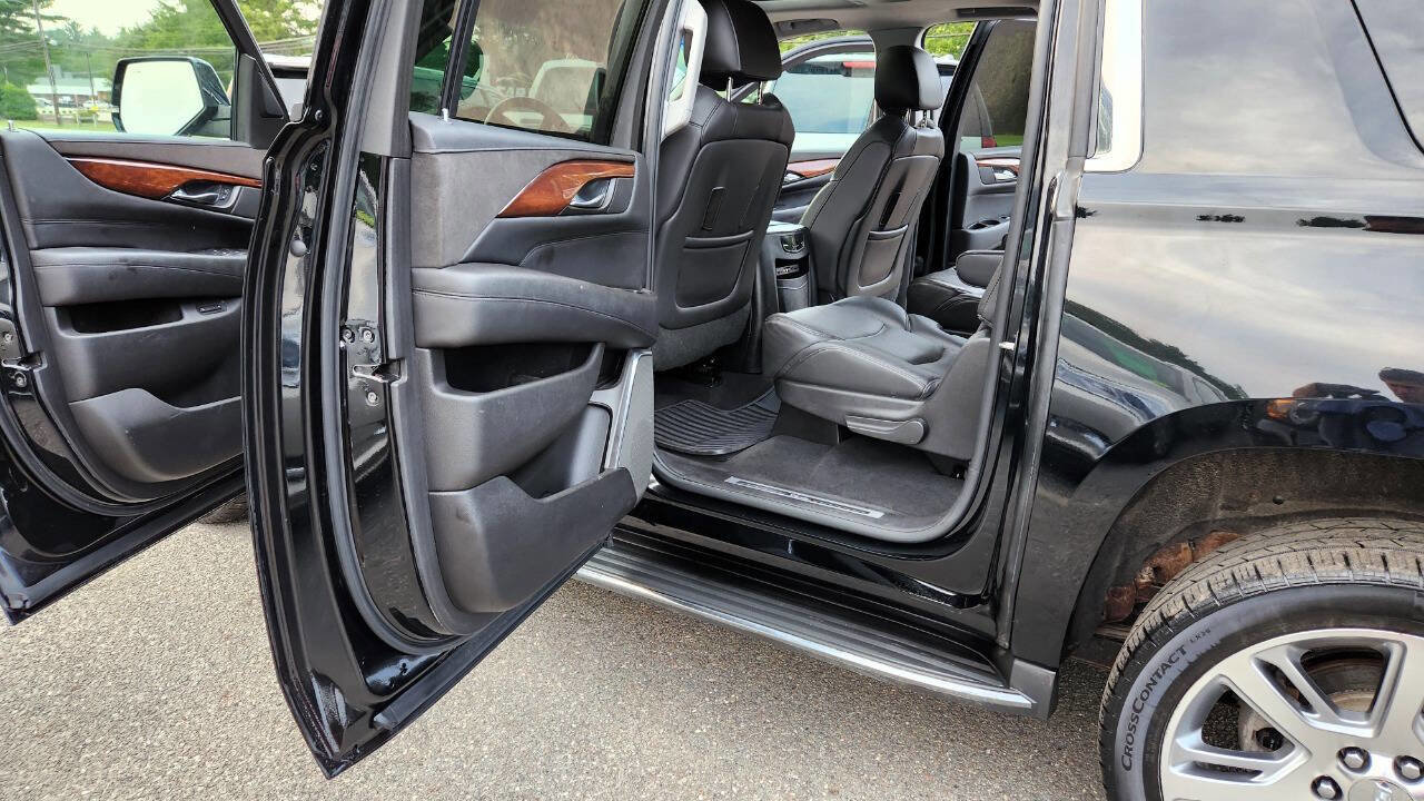 Used 2015 Cadillac Escalade ESV Luxury image 31