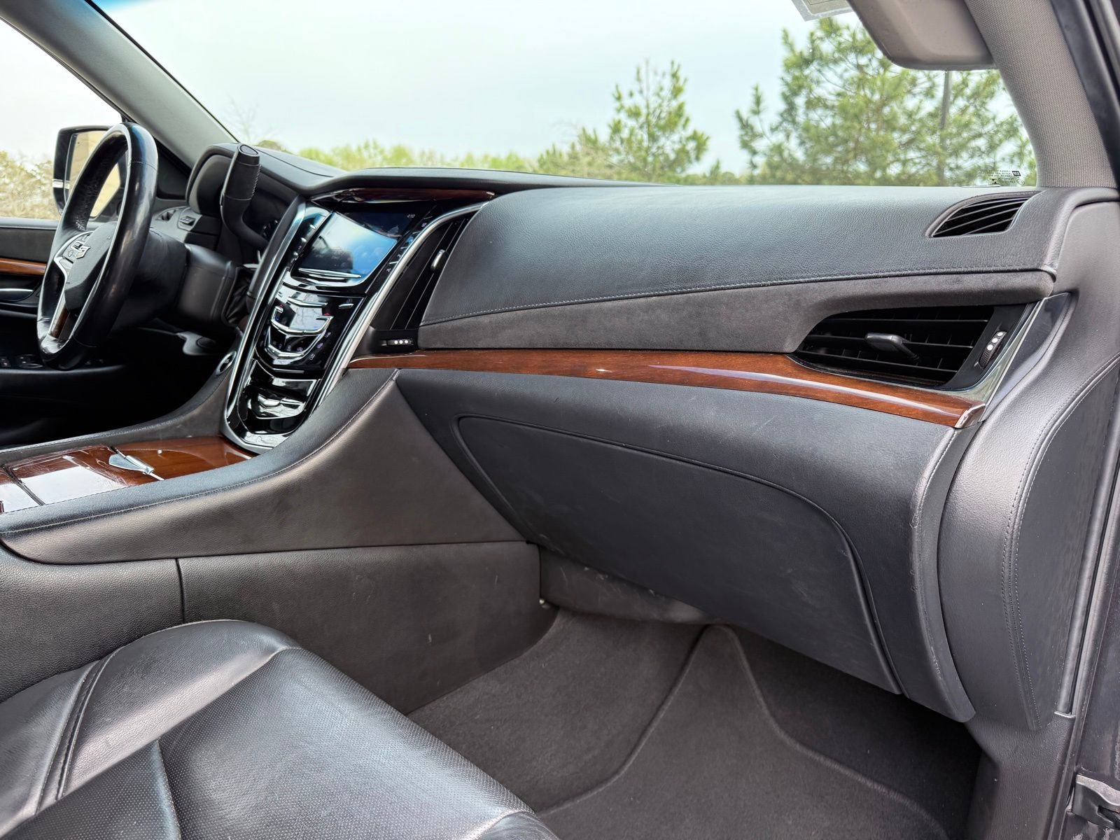 Used 2018 Cadillac Escalade Luxury image 23