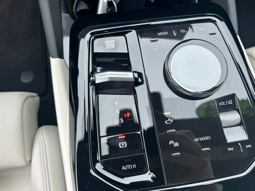 Used 2024 BMW 530i xDrive w/ Premium Package image 25