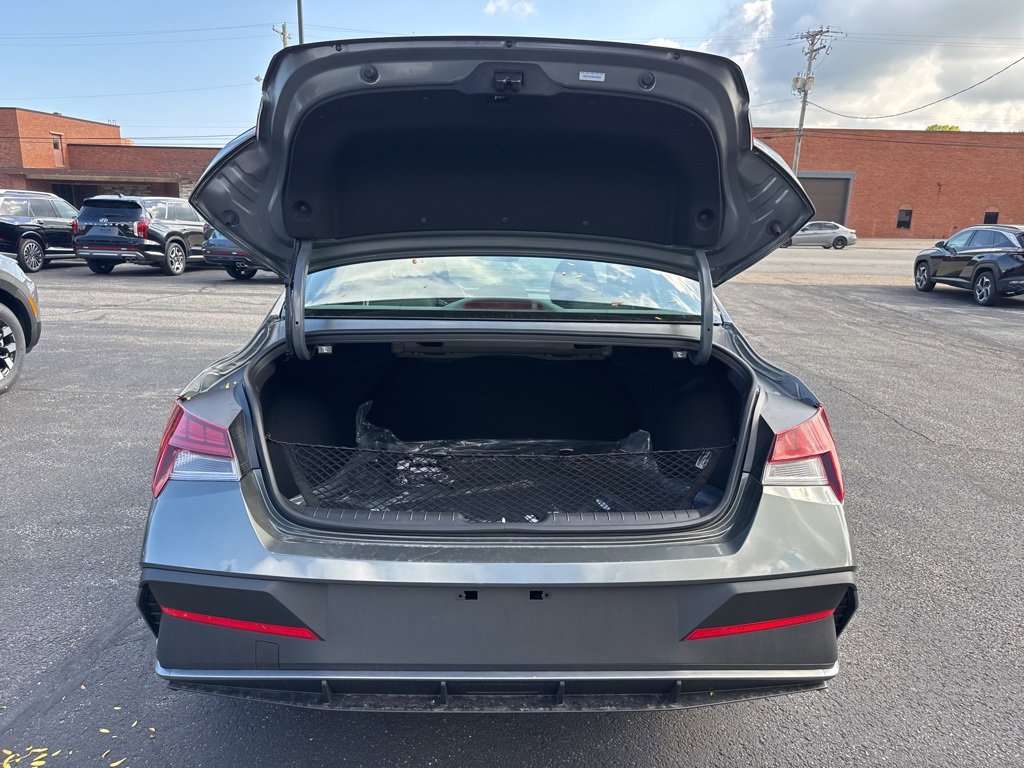 New 2025 Hyundai Elantra SEL image 16