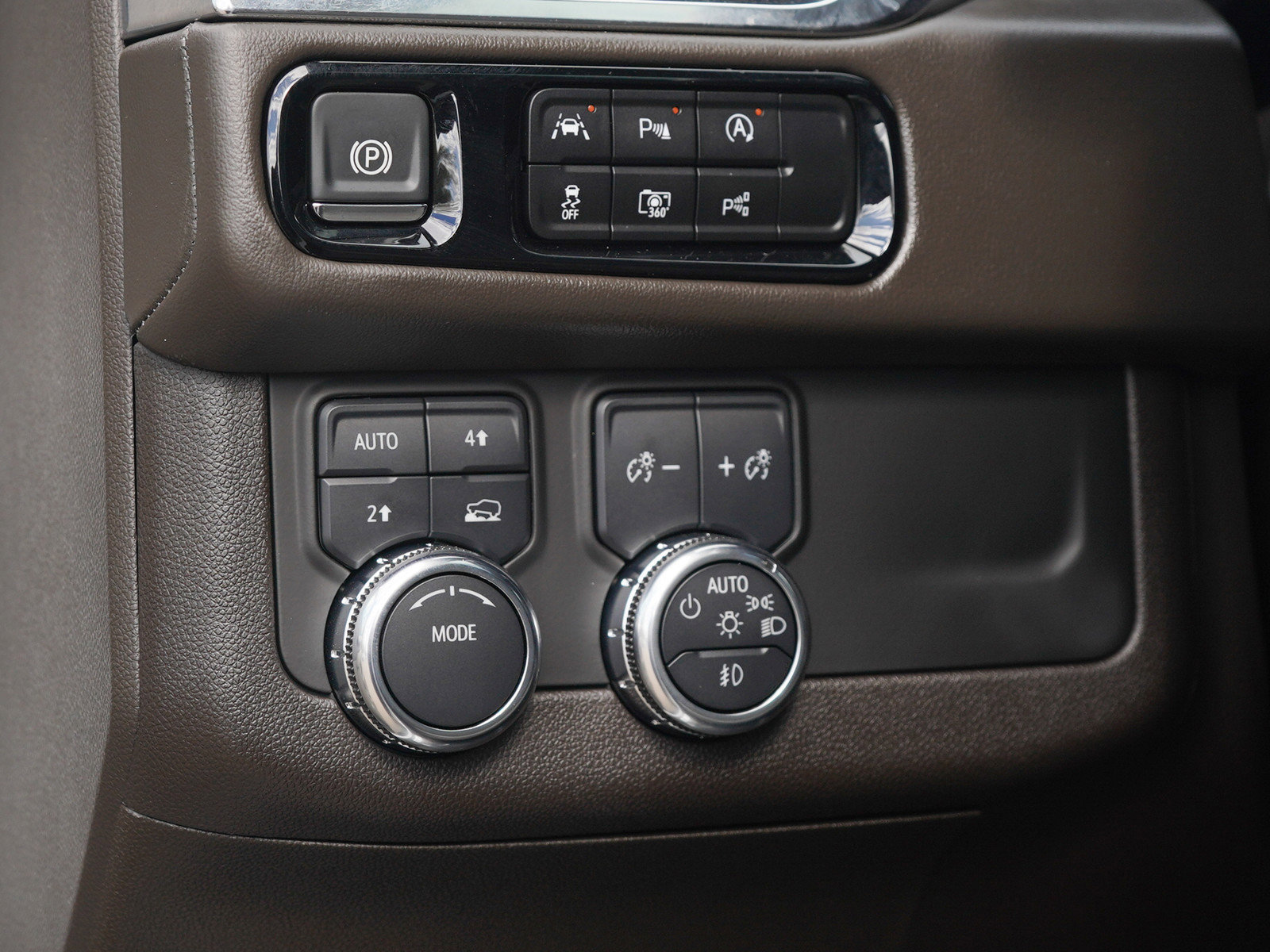 Used 2025 GMC Yukon XL Elevation w/ Technology Package AWD/4WD image 25