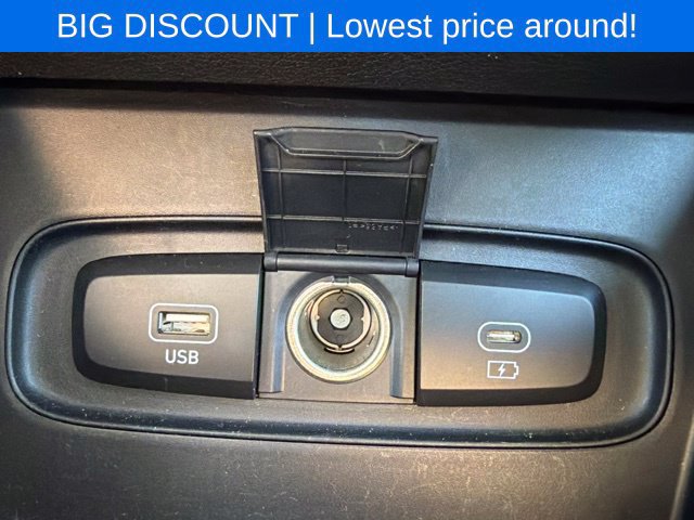 Used 2025 Hyundai Venue SEL FWD image 31