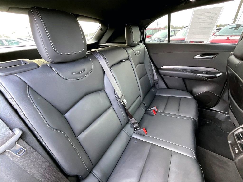 Used 2025 Cadillac XT4 Premium Luxury image 15