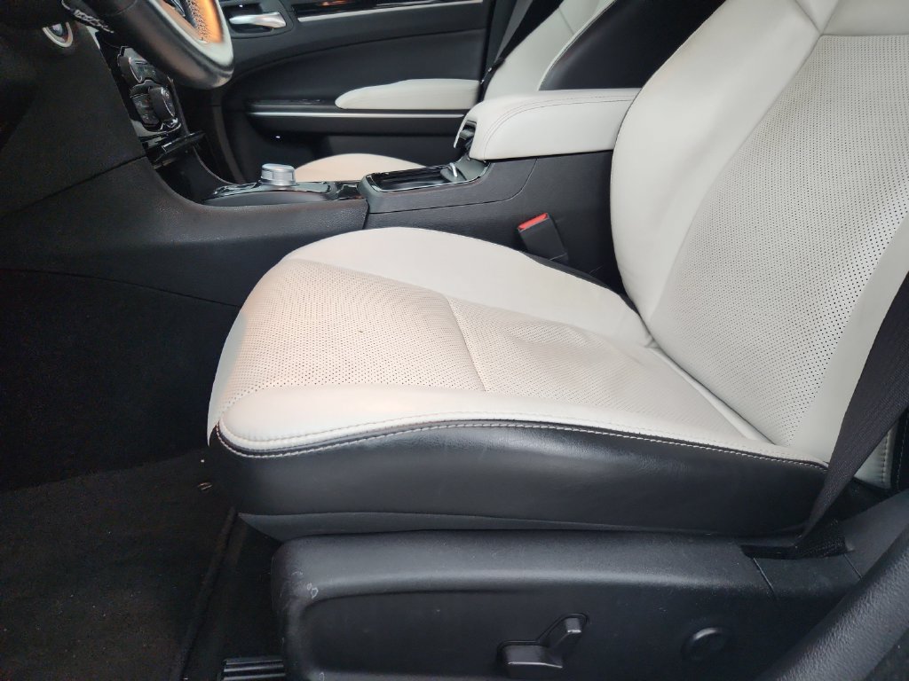 Certified 2021 Chrysler 300 S w/ S Model Appearance Package RWD image 22