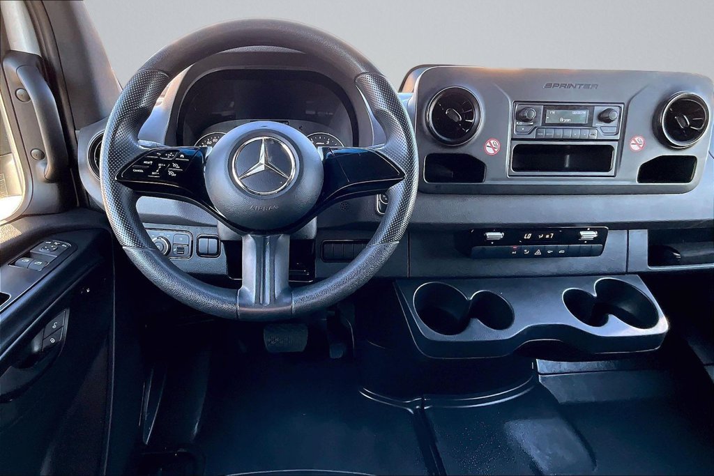 Used 2025 Mercedes-Benz Sprinter 2500 image 5
