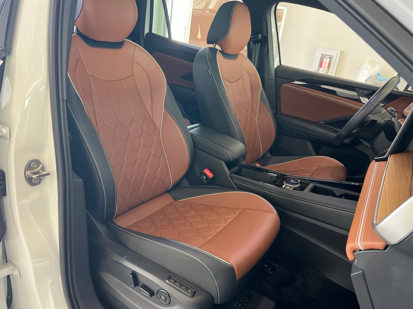 Used 2026 Volkswagen Tiguan SEL R-Line AWD/4WD image 43