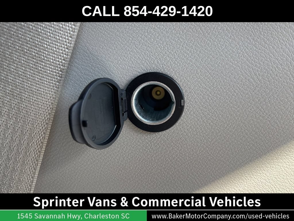 Used 2024 Chrysler Voyager LX FWD image 17