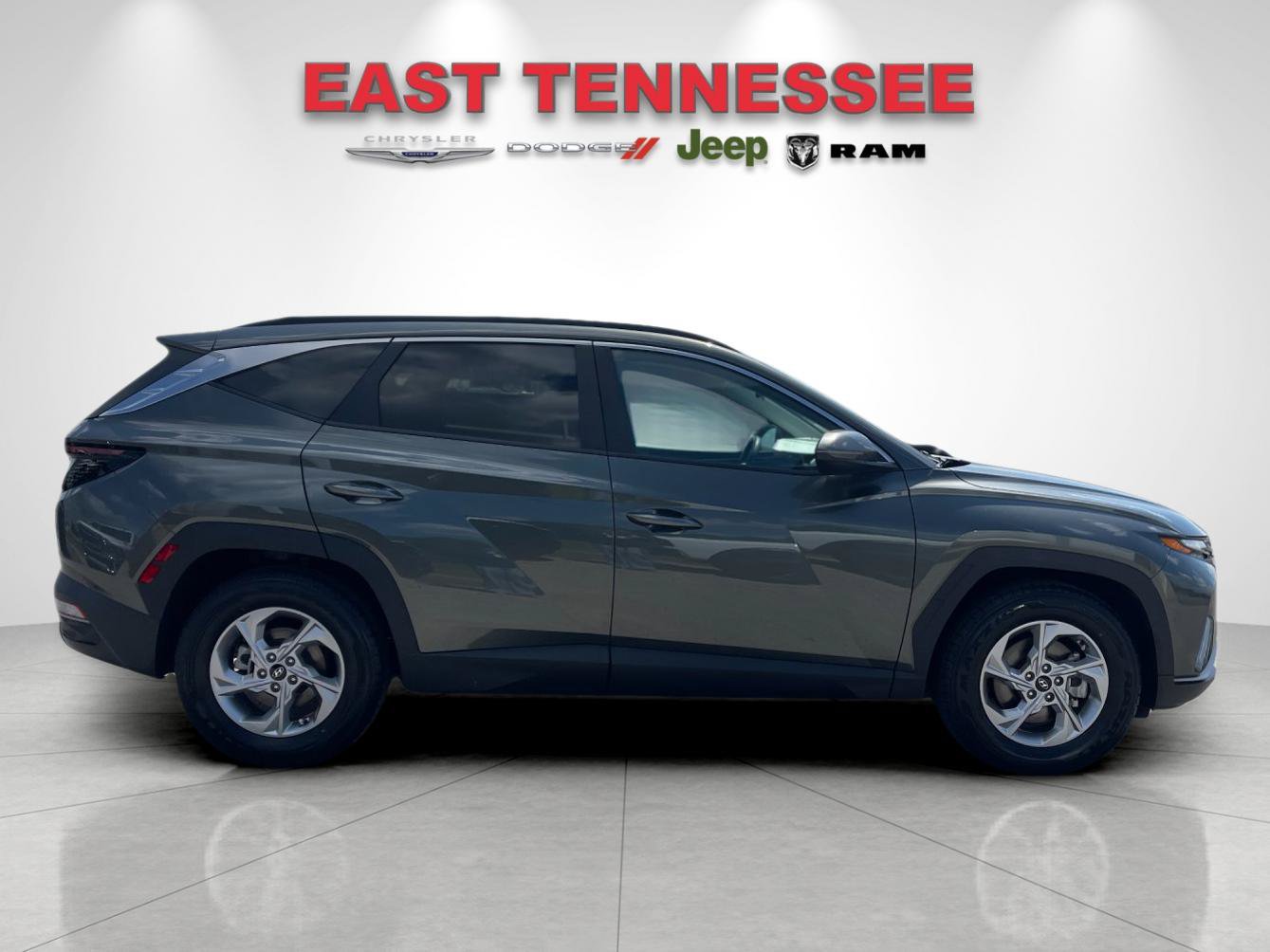 Used 2023 Hyundai Tucson SEL FWD image 2