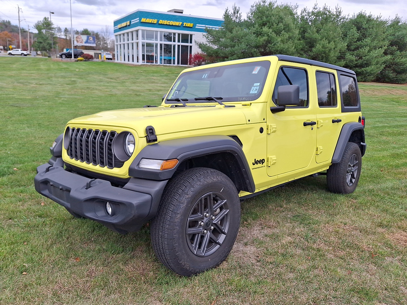 Used 2024 Jeep Wrangler Sport S image 5