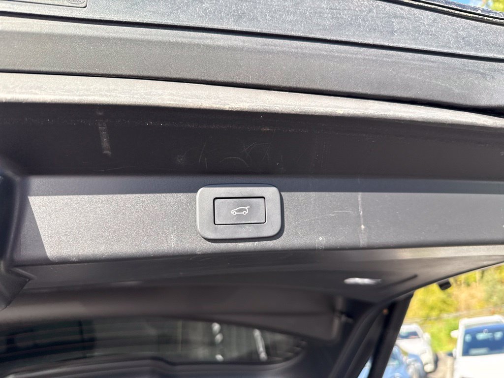 Used 2025 Land Rover Range Rover Sport SE AWD/4WD image 19