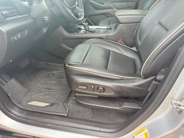 Used 2022 Chevrolet Traverse Premier w/ Redline Edition AWD/4WD image 29