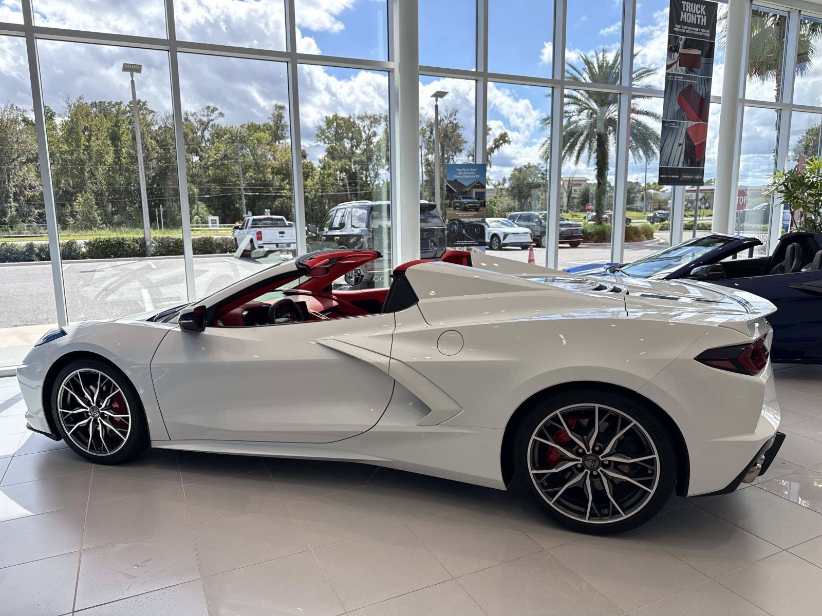 Used 2023 Chevrolet Corvette Stingray Premium Conv w/ Stealth Interior Trim Package RWD image 8
