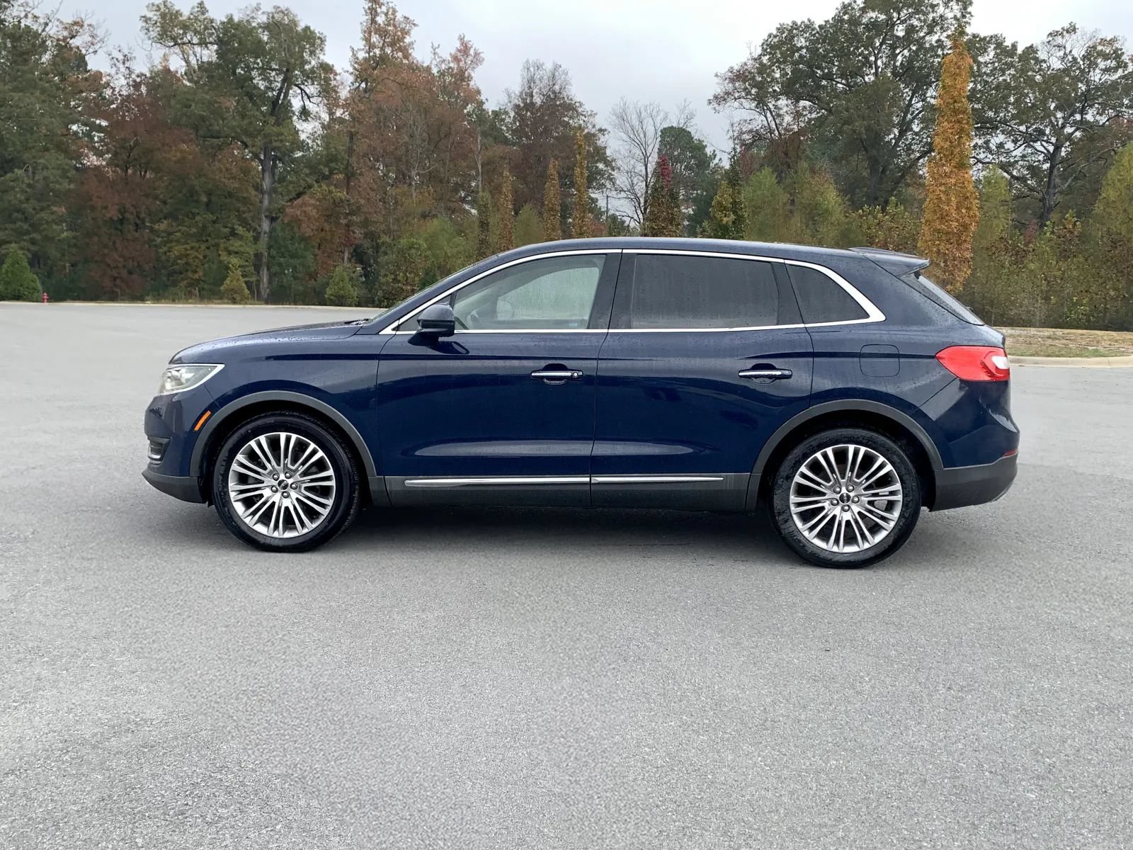 Used 2018 Lincoln MKX Reserve w/ Driver Assistance Package FWD image 4