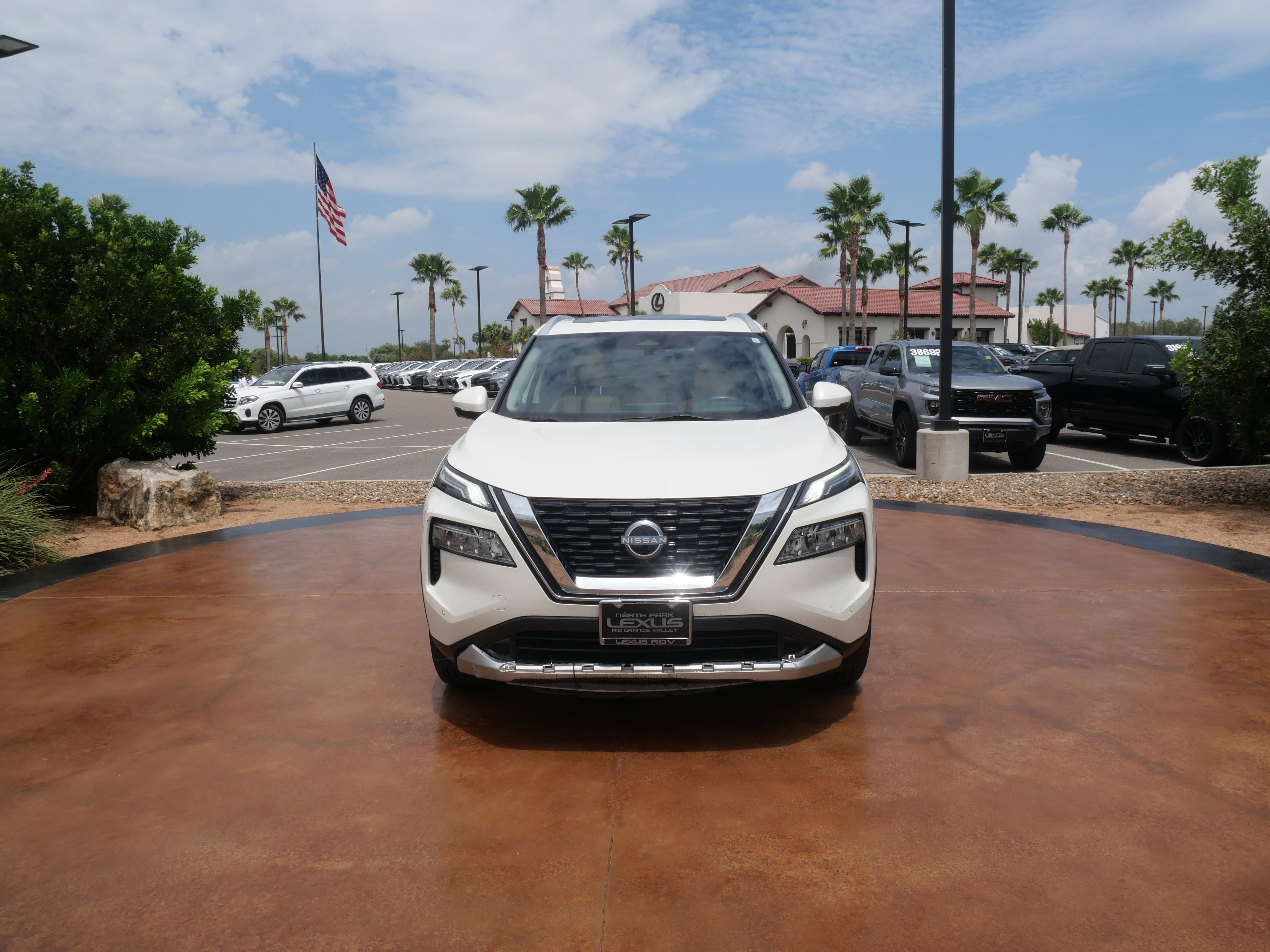 Used 2023 Nissan Rogue Platinum w/ Platinum Premium Package image 6