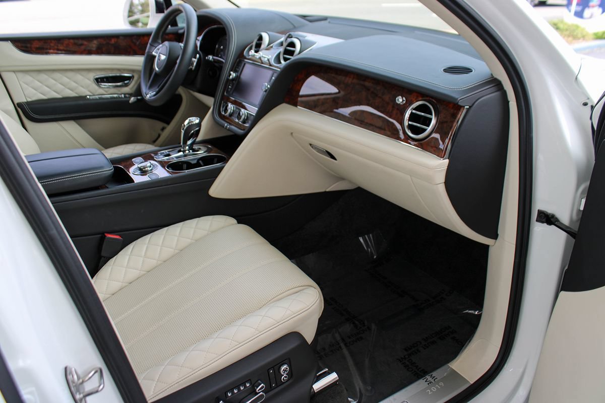 Used 2020 Bentley Bentayga Plug-In Hybrid AWD/4WD image 19