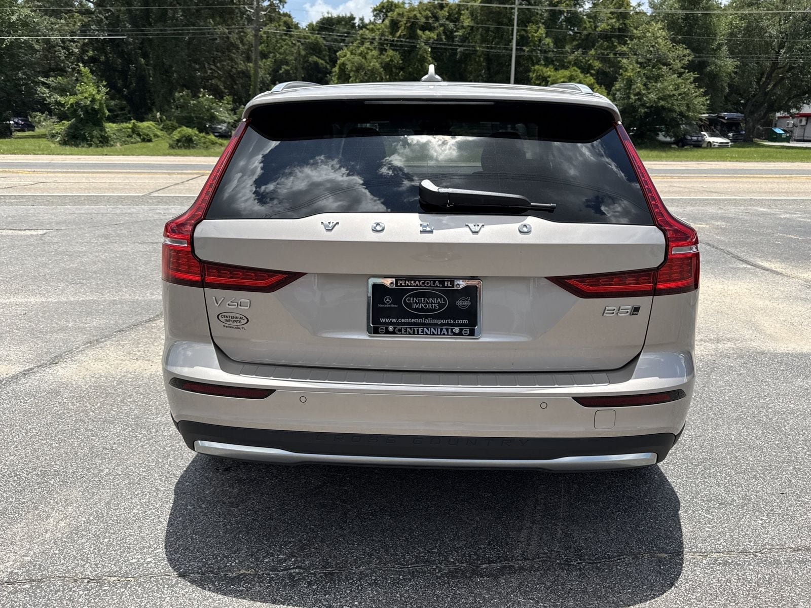 New 2026 Volvo V60 B5 Cross Country Plus w/ Protection Package Premier AWD/4WD image 4