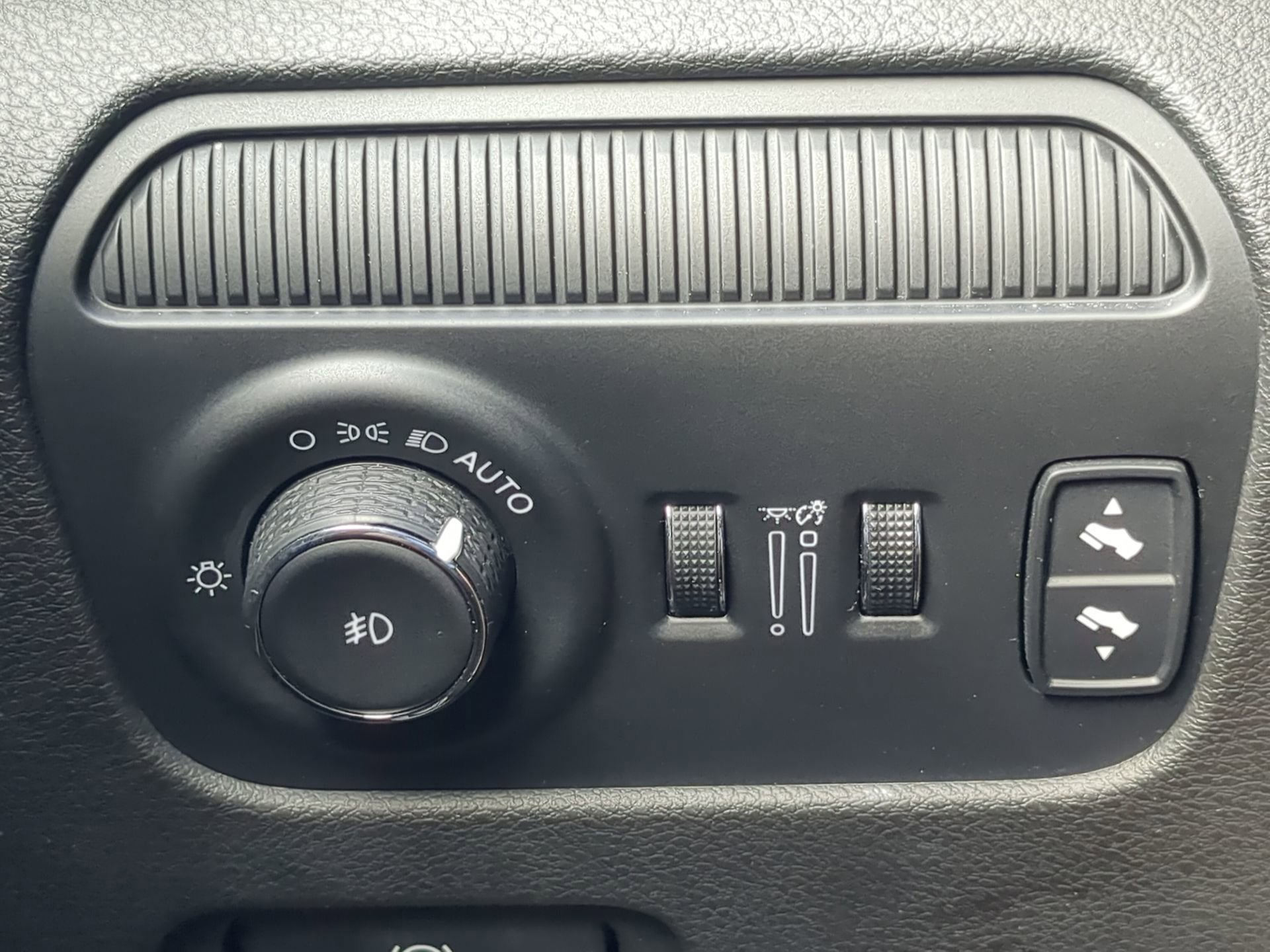 Used 2024 Jeep Wagoneer L Series II w/ Flexible Seating Group AWD/4WD image 58