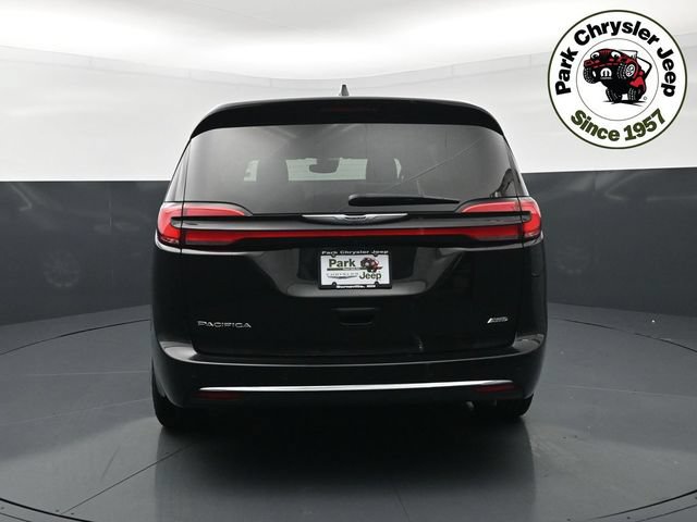 Certified 2025 Chrysler Pacifica Select AWD/4WD image 5