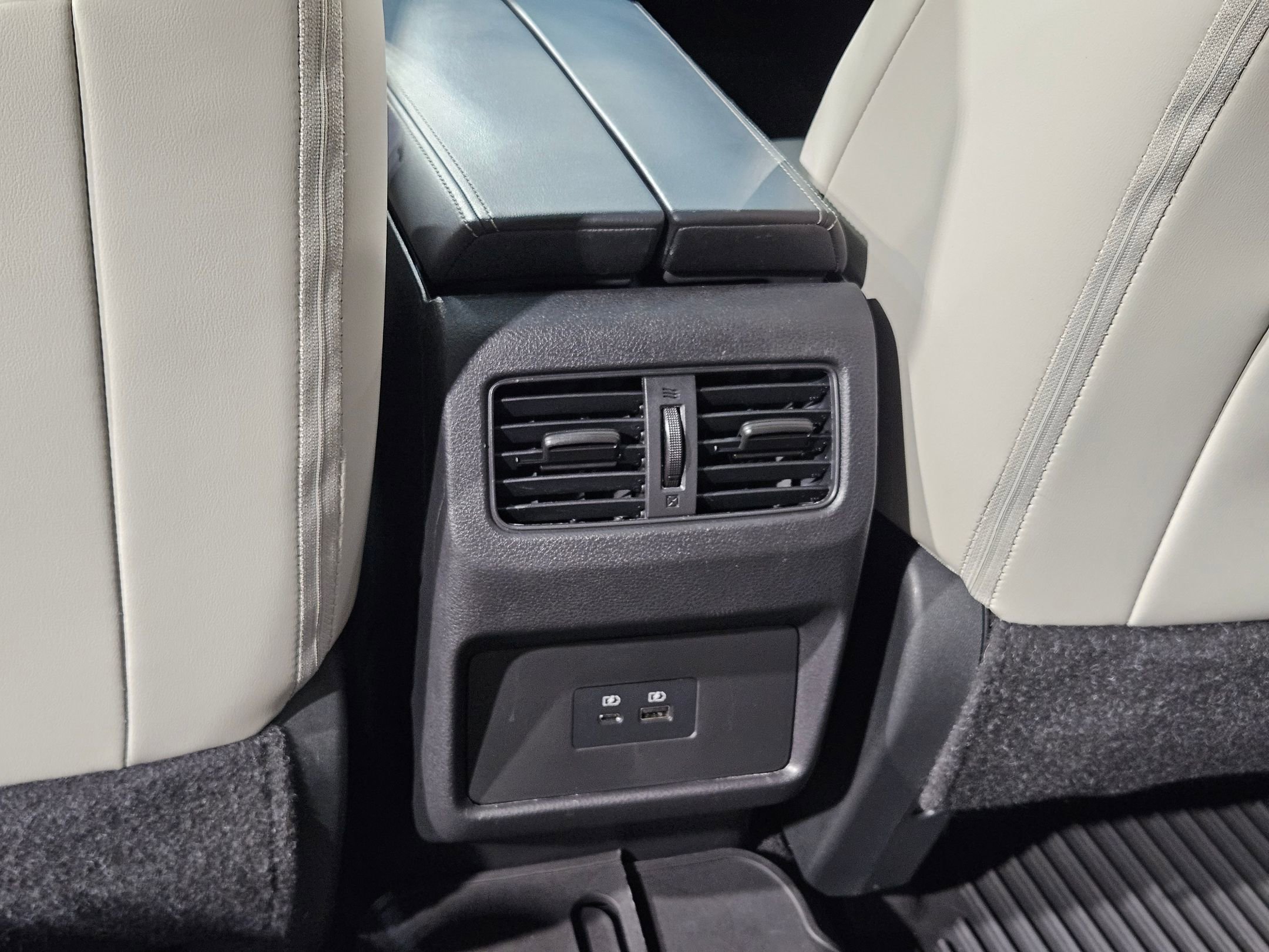 Used 2023 Nissan Rogue SV w/ SV Premium B Package image 37